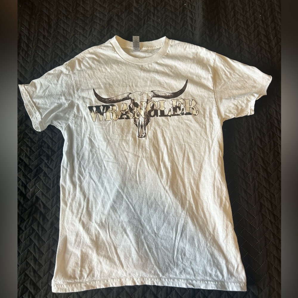 White Wrangler graphic tee. Size M